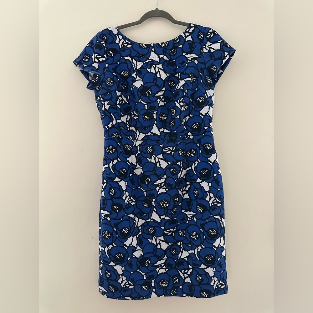 Talbots Petites Floral Short Sleeve Dress Knee Length in Blue/White/Black - 8P